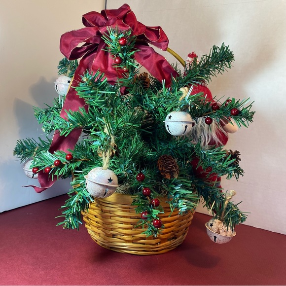 NEW Gnome in a Natural Wicker Basket w/ LED Fairy Lights & Artificial Evergreens - Picture 7 of 14